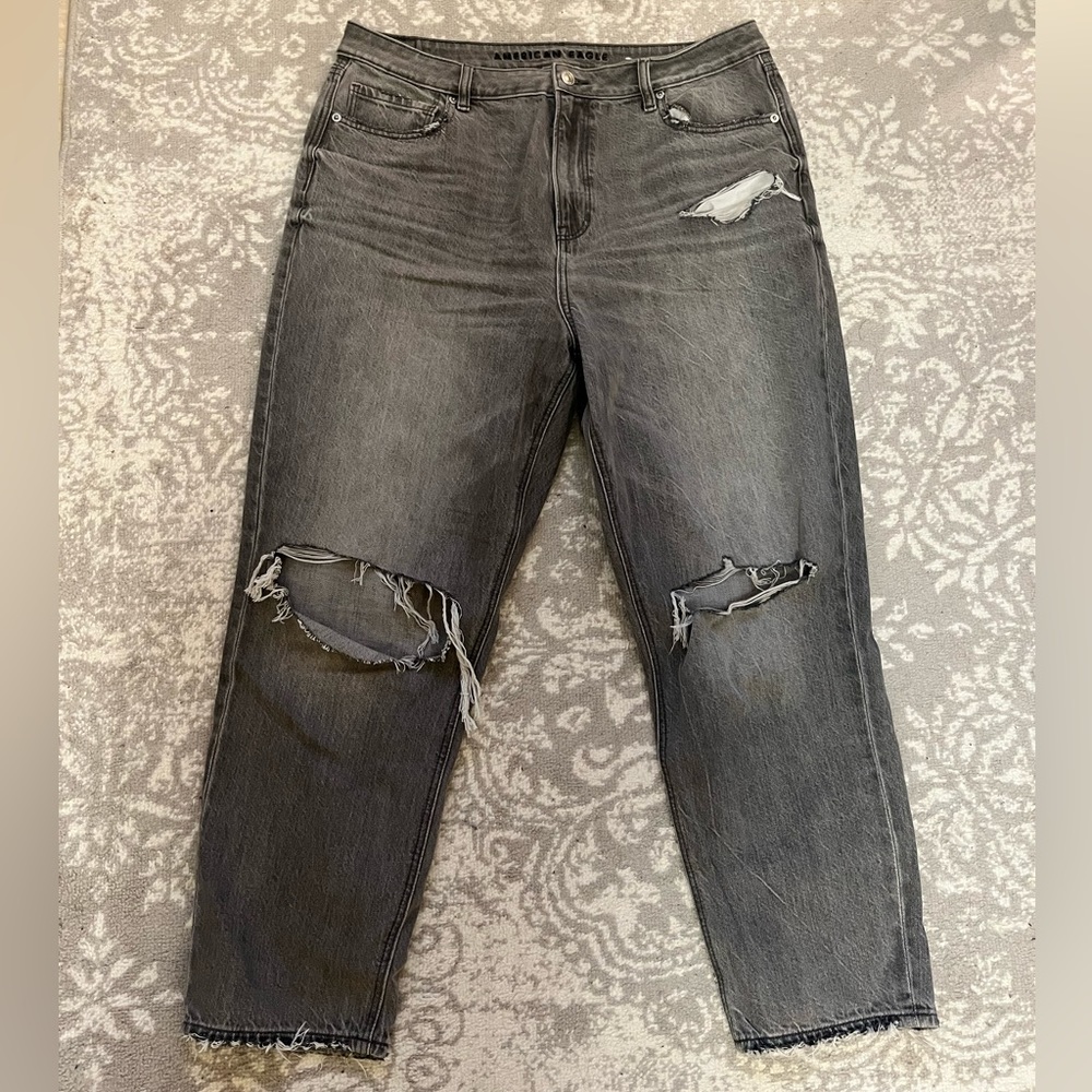 AE RIPPED MOM JEAN